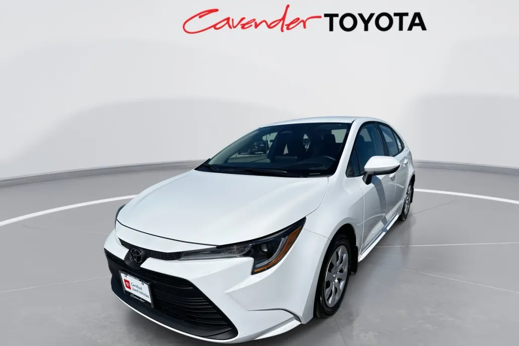 2025 Toyota Corolla LE photo 1