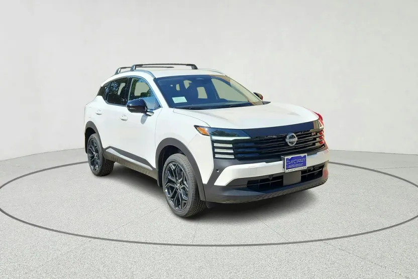 2026 Nissan Kicks SR photo 2