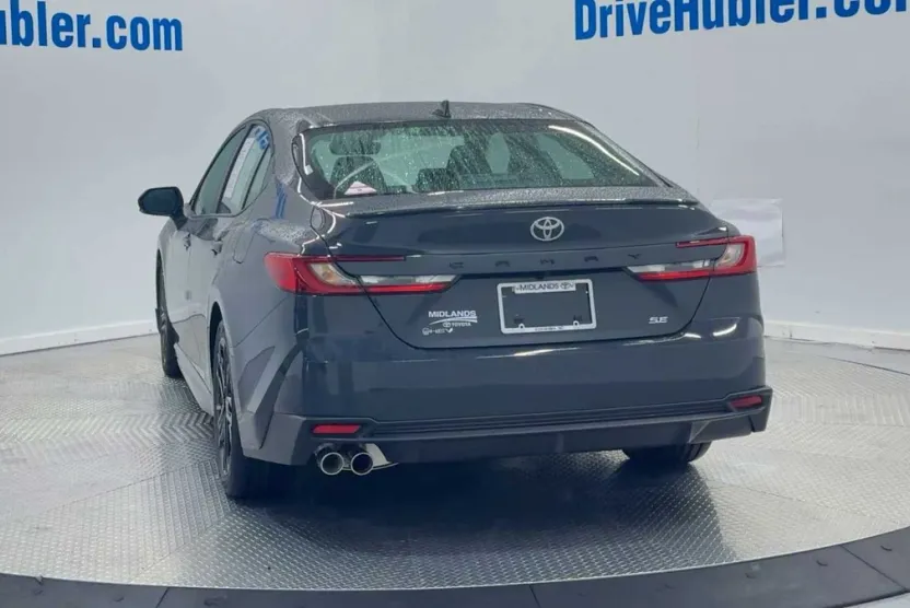 2025 Toyota Camry SE photo 1