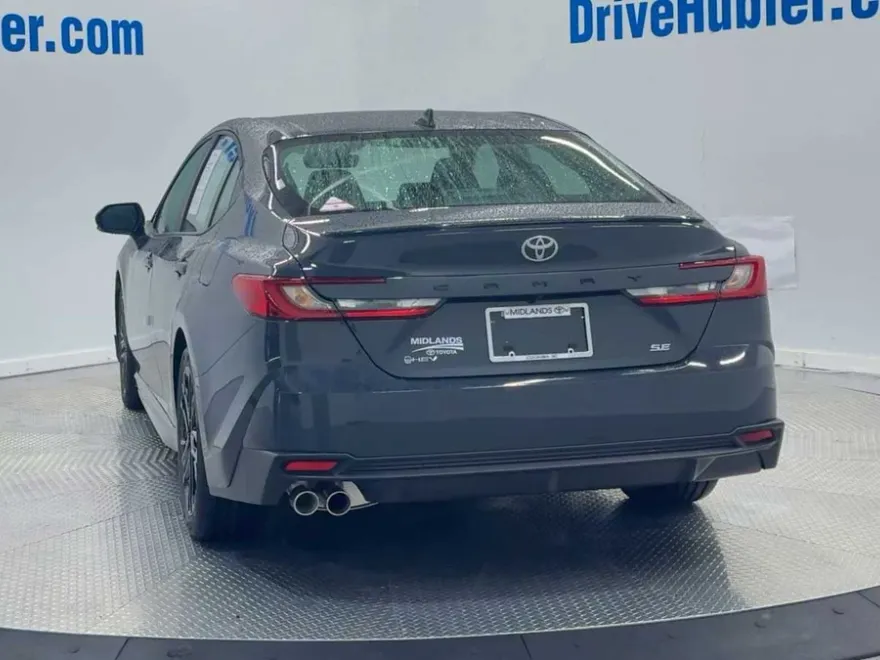 2025 Toyota Camry SE photo 1