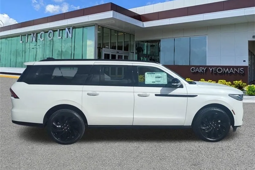 2025 Lincoln Navigator L Reserve photo 1