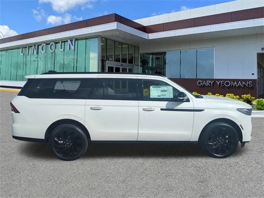 2025 Lincoln Navigator L Reserve photo 1