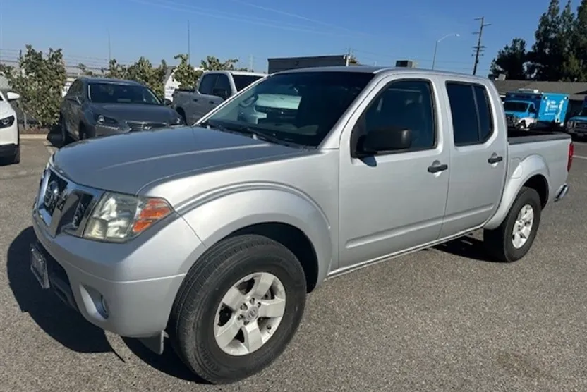 2012 Nissan Frontier SV photo 1