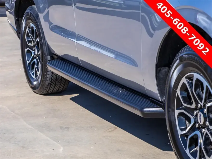 2024 Ford Expedition XLT photo 1