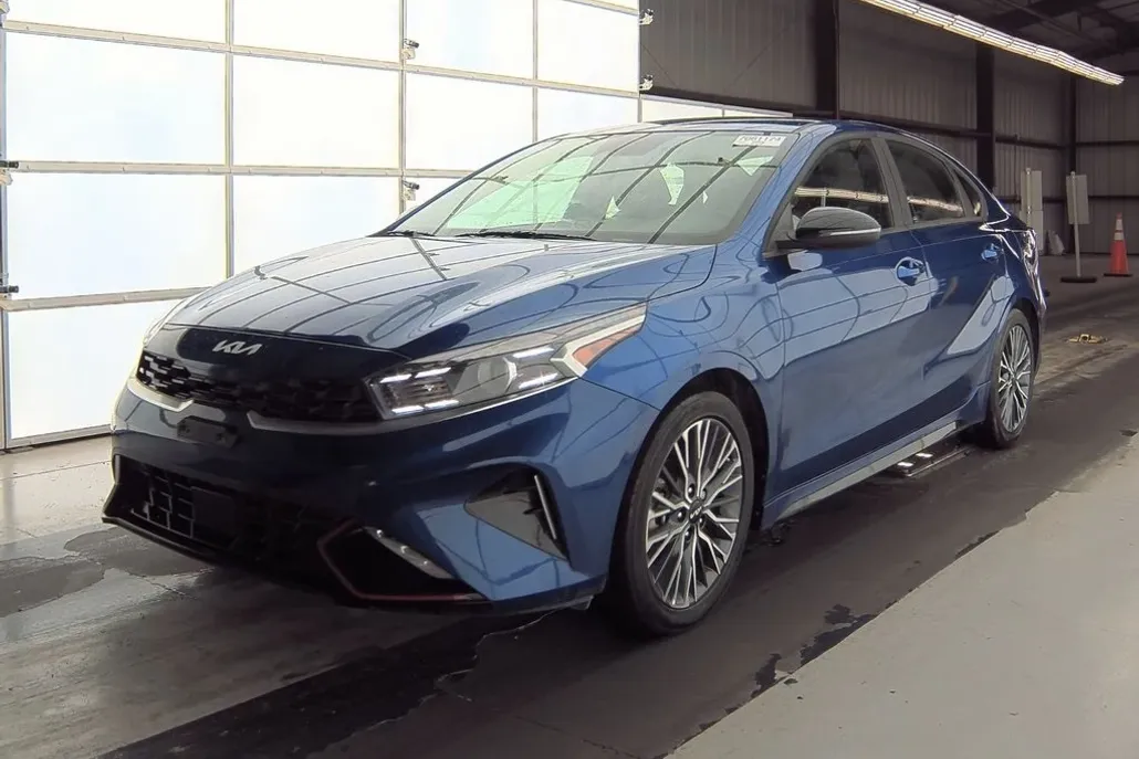 2024 Kia Forte GT-Line photo 1