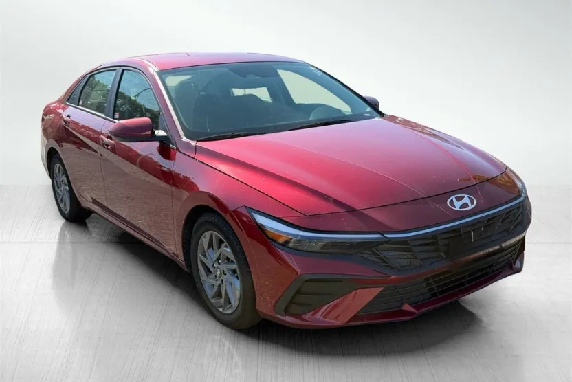 2024 Hyundai Elantra SEL photo 1
