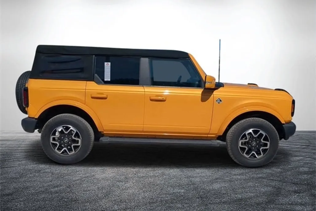 2022 Ford Bronco Outer Banks photo 1