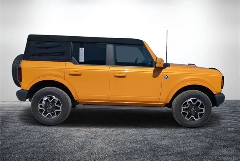 2022 Ford Bronco Outer Banks photo 1
