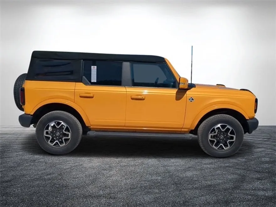 2022 Ford Bronco Outer Banks photo 1