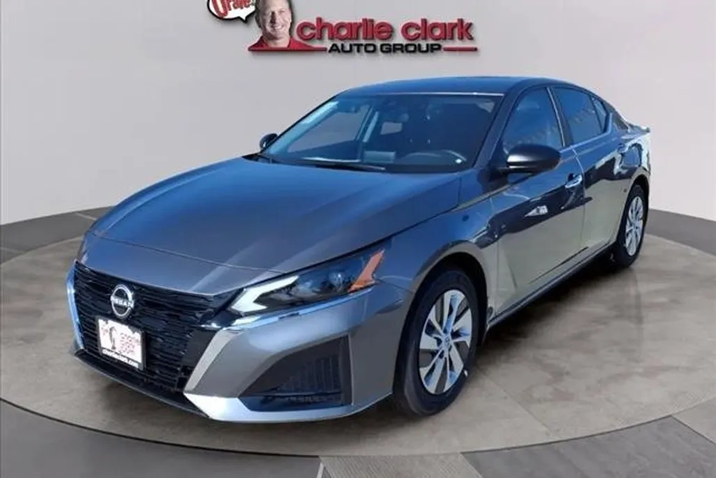 2025 Nissan Altima S photo 1