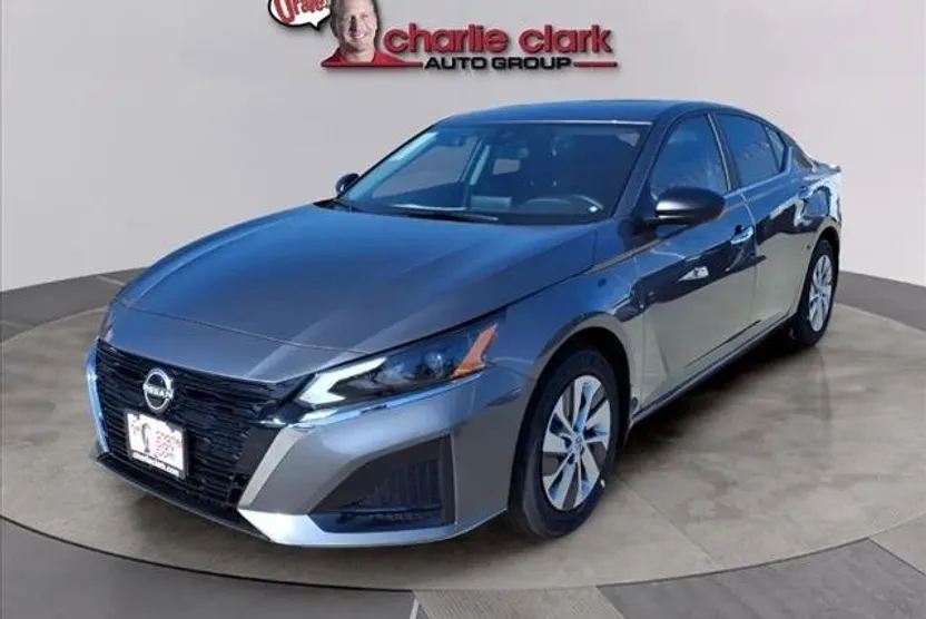 2025 Nissan Altima S photo 1