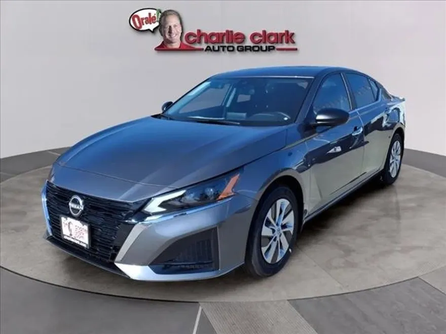 2025 Nissan Altima S photo 1