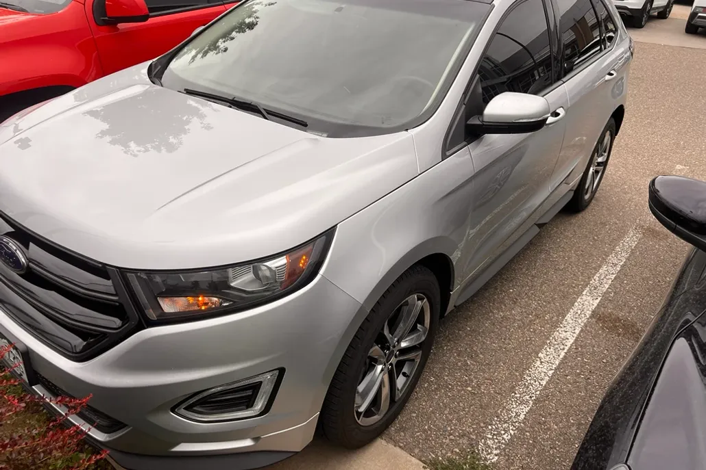 2016 Ford Edge Sport photo 1