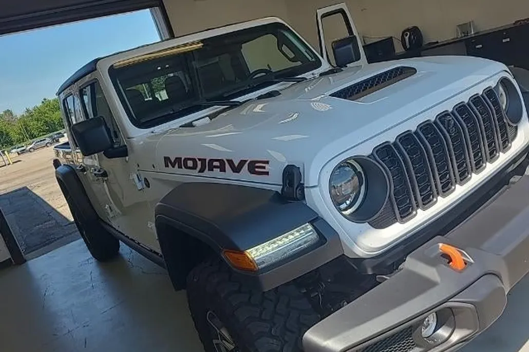 2024 Jeep Gladiator Mojave photo 1