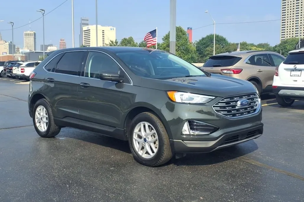 2022 Ford Edge SEL photo 1