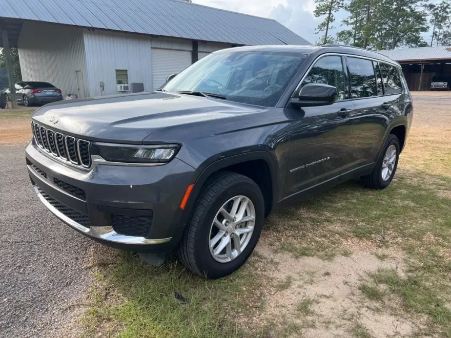 2023 Jeep Grand Cherokee Laredo photo 1