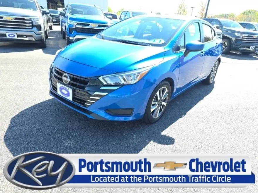 2023 Nissan Versa SV photo 1