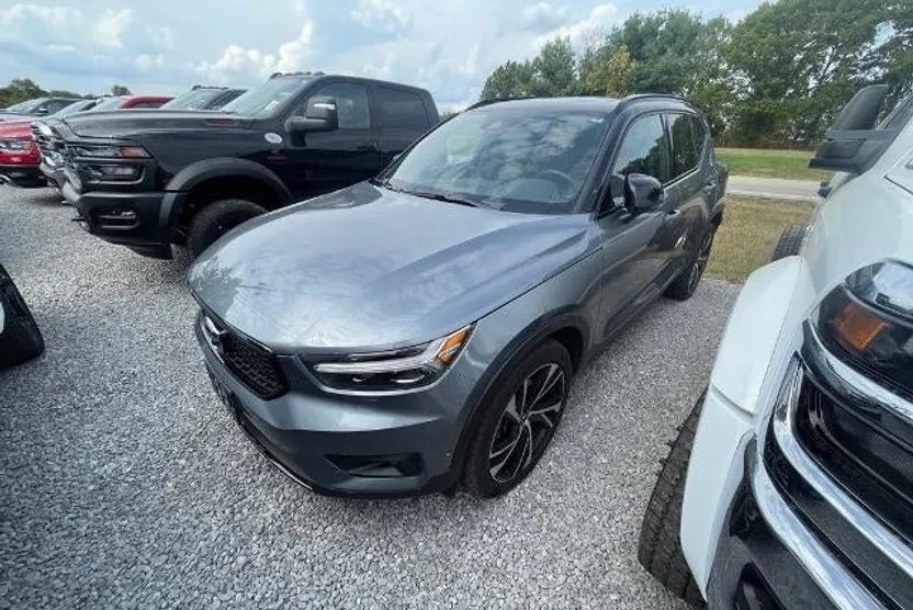 2019 Volvo XC40 T5 AWD R-Design photo 1