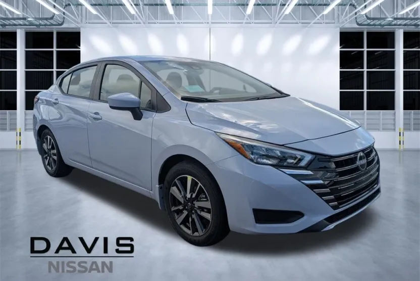 2025 Nissan Versa 1.6 SV photo 1