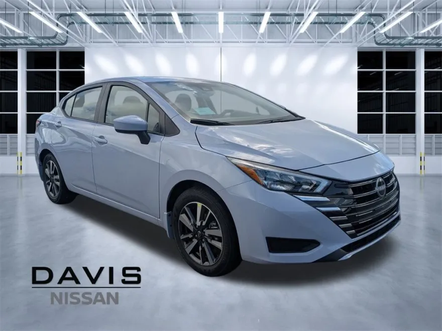 2025 Nissan Versa 1.6 SV photo 1