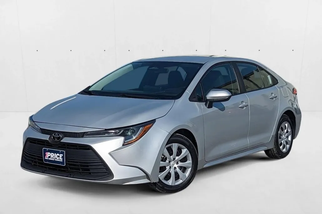 2023 Toyota Corolla LE photo 1