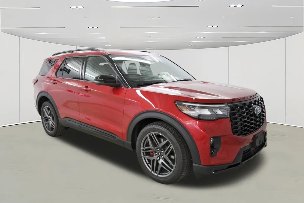 2025 Ford Explorer ST photo 1
