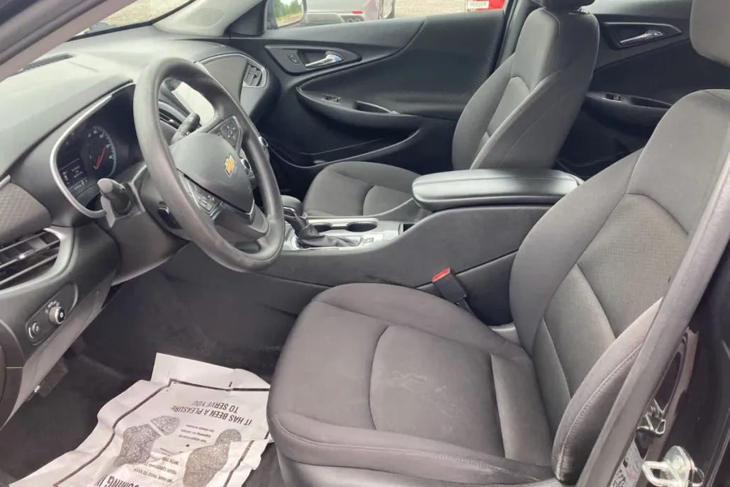 2023 Chevrolet Malibu 1LT photo 1