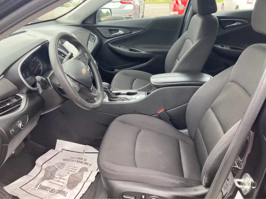 2023 Chevrolet Malibu 1LT photo 1