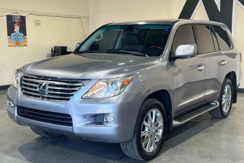 2010 Lexus LX 570 photo 1
