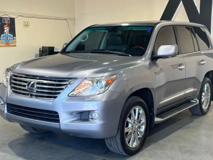 2010 Lexus LX 570 photo 1