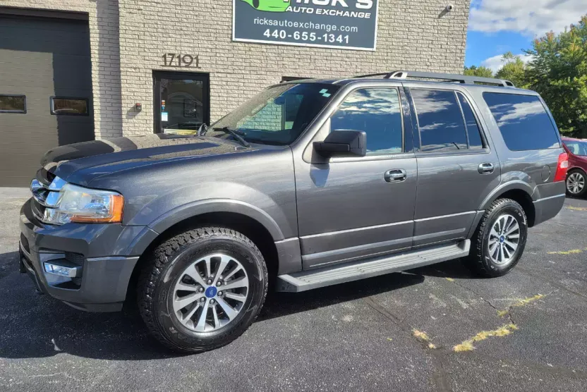 2016 Ford Expedition XLT photo 1