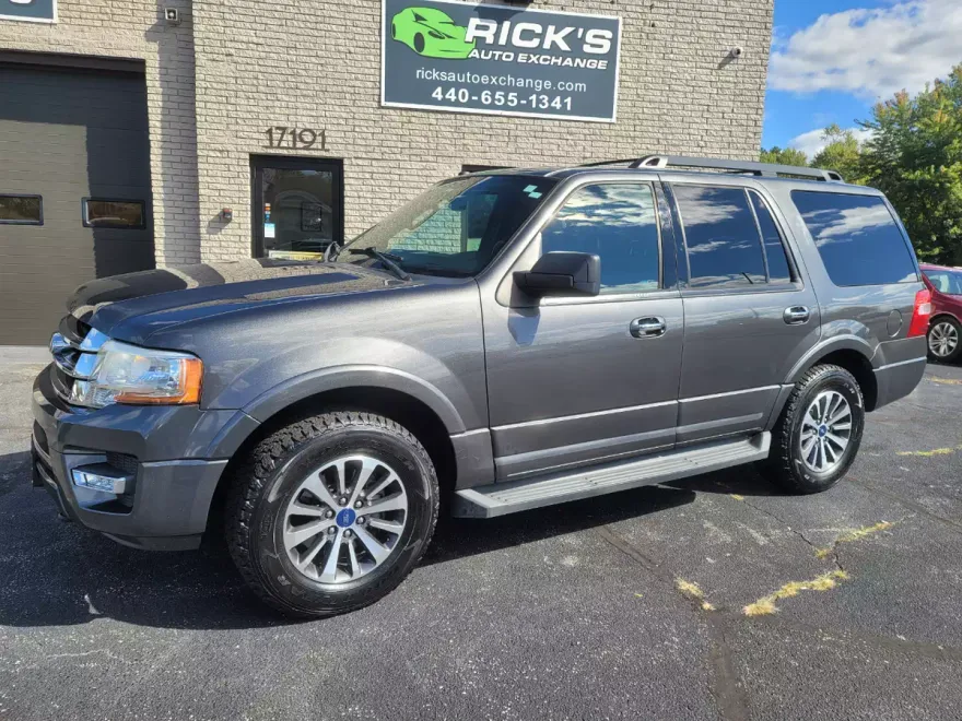 2016 Ford Expedition XLT photo 1