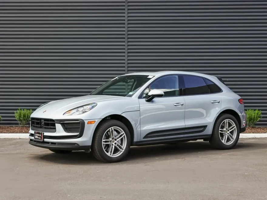 2024 Porsche Macan T photo 1