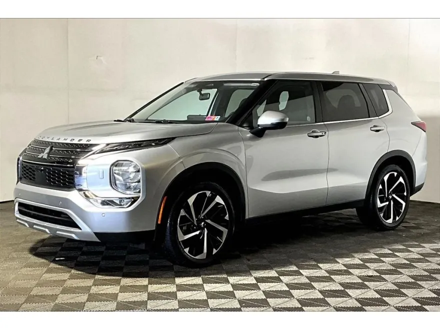 2024 Mitsubishi Outlander SE photo 1