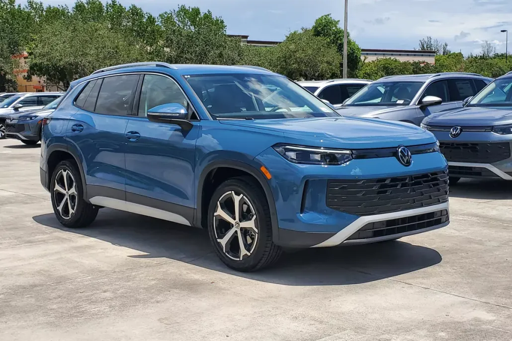 2026 Volkswagen Tiguan SE photo 1