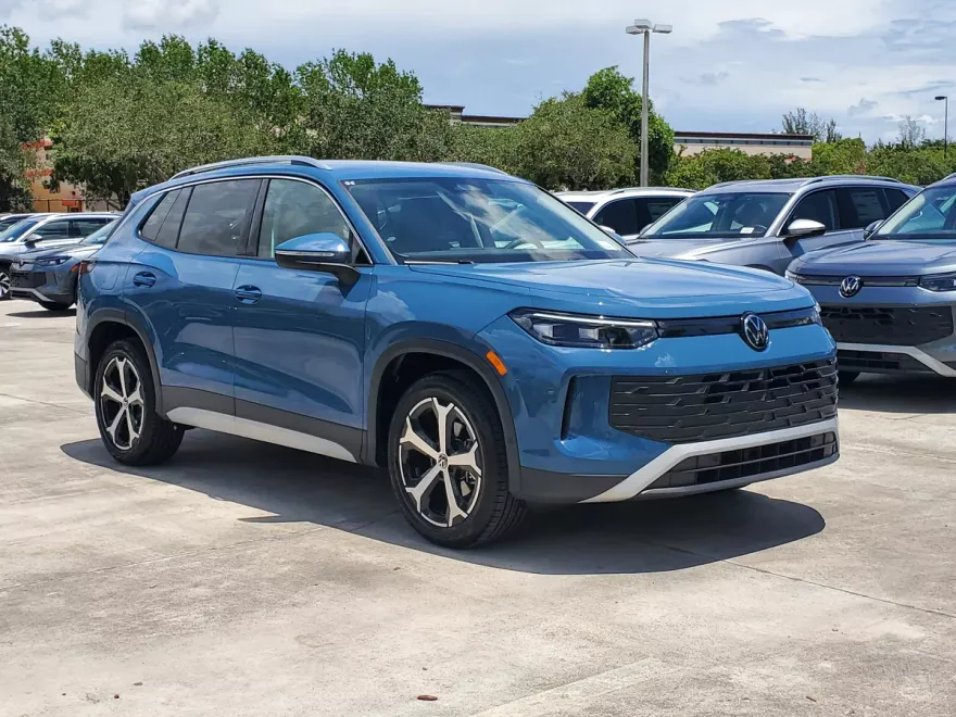 2026 Volkswagen Tiguan SE photo 1