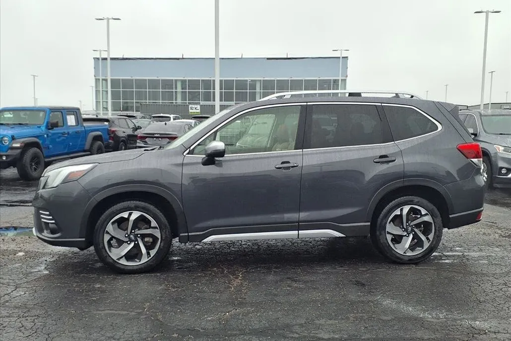 2022 Subaru Forester Touring photo 1