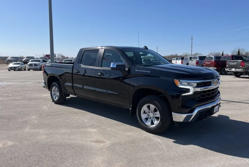 2024 Chevrolet Silverado 1500 LT photo 1