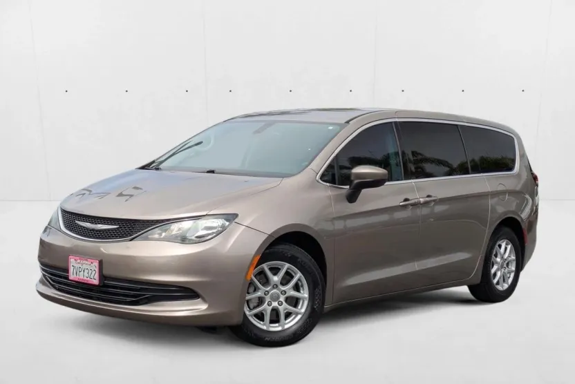 2017 Chrysler Pacifica LX photo 1