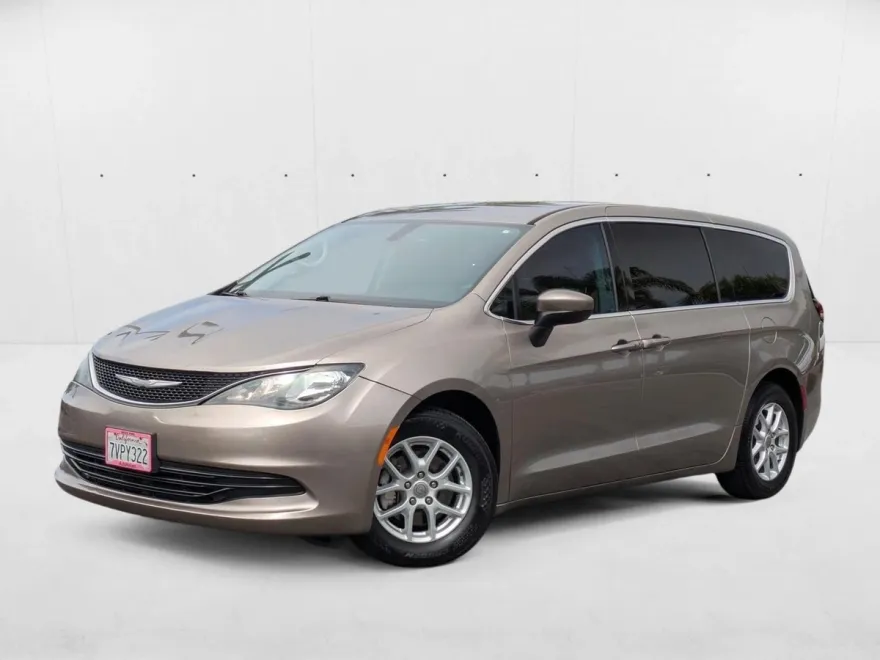 2017 Chrysler Pacifica LX photo 1