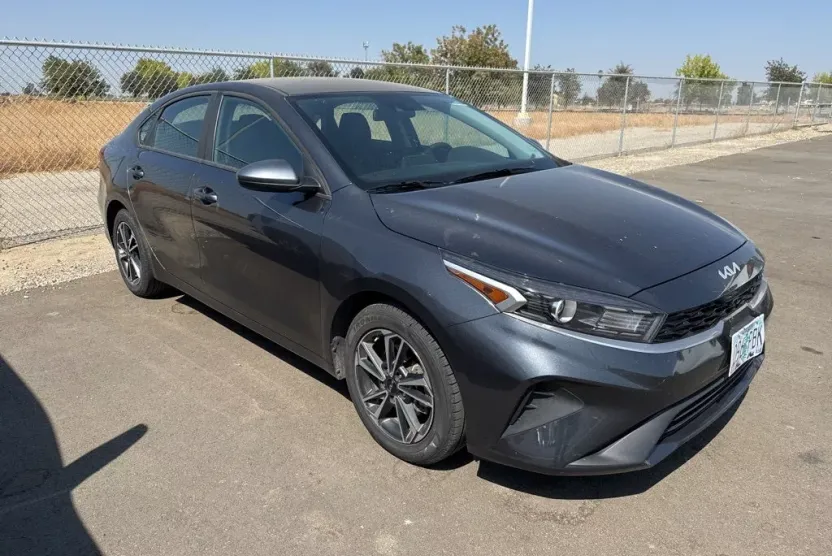 2023 Kia Forte LXS photo 1