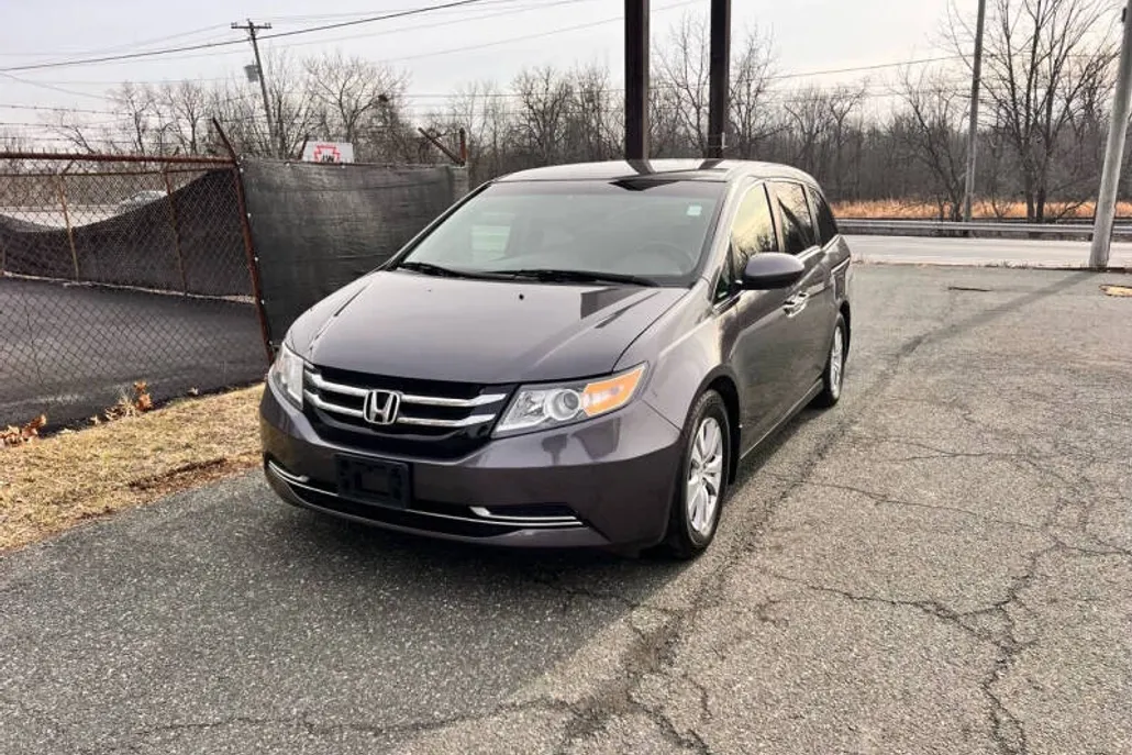 2016 Honda Odyssey SE photo 1