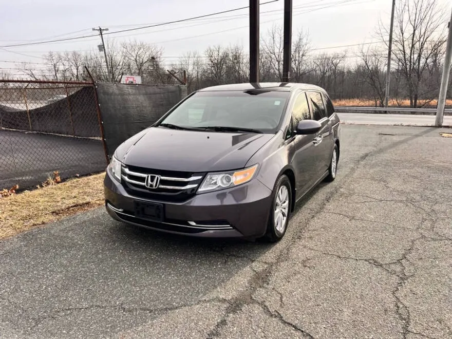 2016 Honda Odyssey SE photo 1