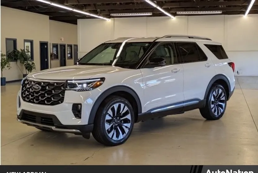 2025 Ford Explorer Platinum photo 1
