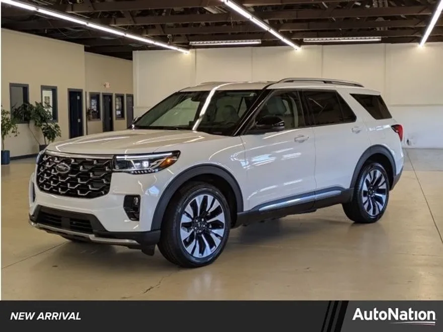 2025 Ford Explorer Platinum photo 1