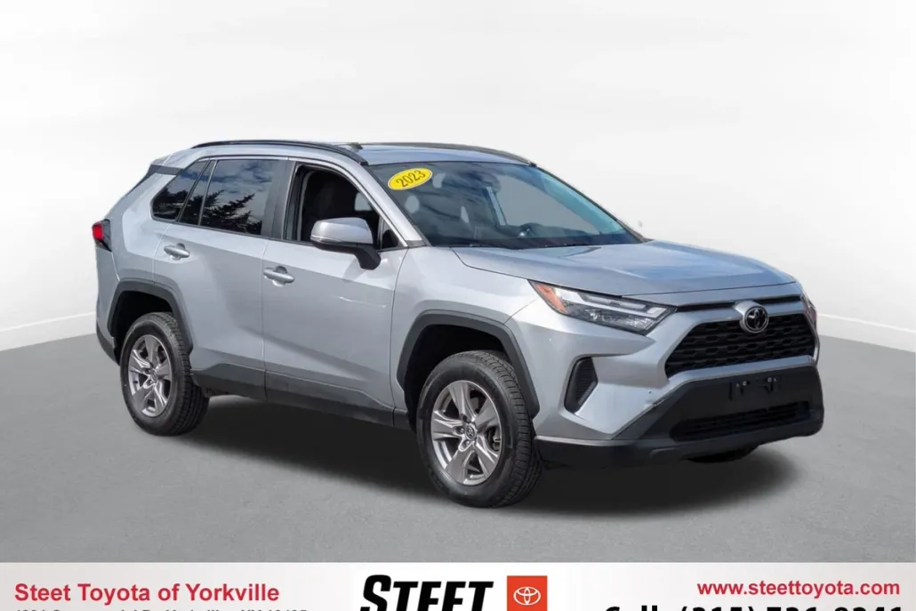 2023 Toyota RAV4 XLE photo 1