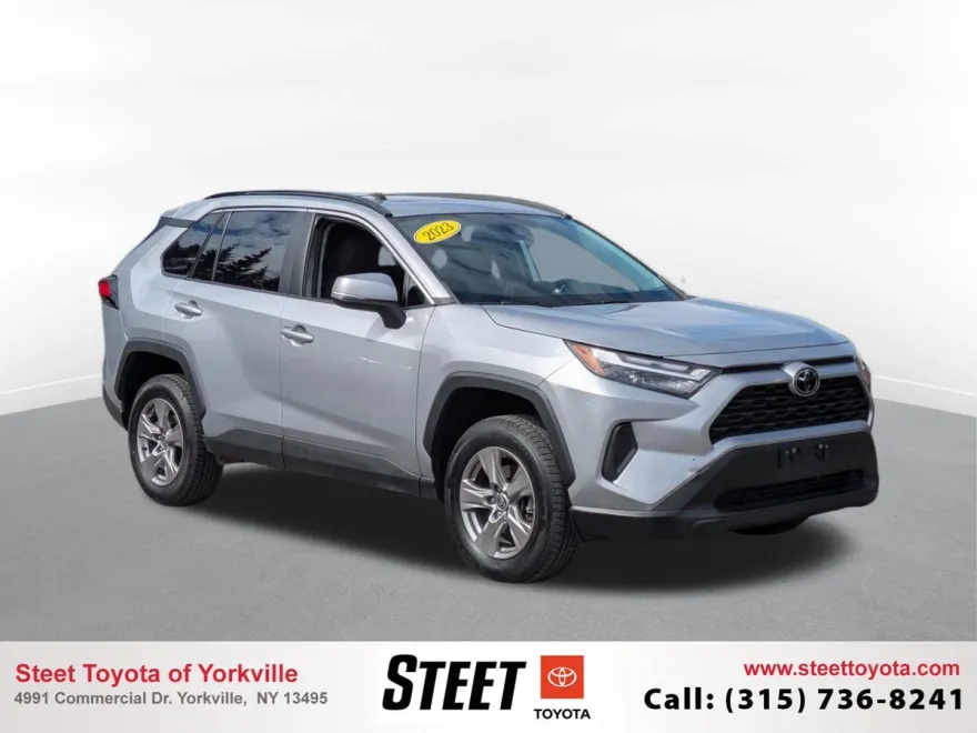 2023 Toyota RAV4 XLE photo 1