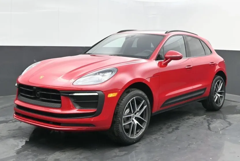 2025 Porsche Macan T photo 1