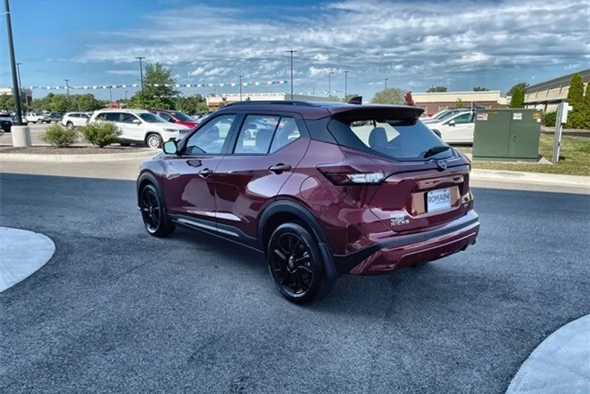 2024 Nissan Kicks SR photo 1