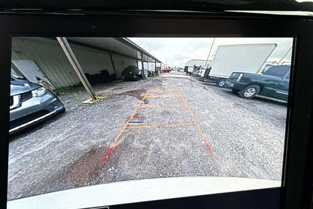 2023 Chevrolet Traverse Cloth 1LT photo 1